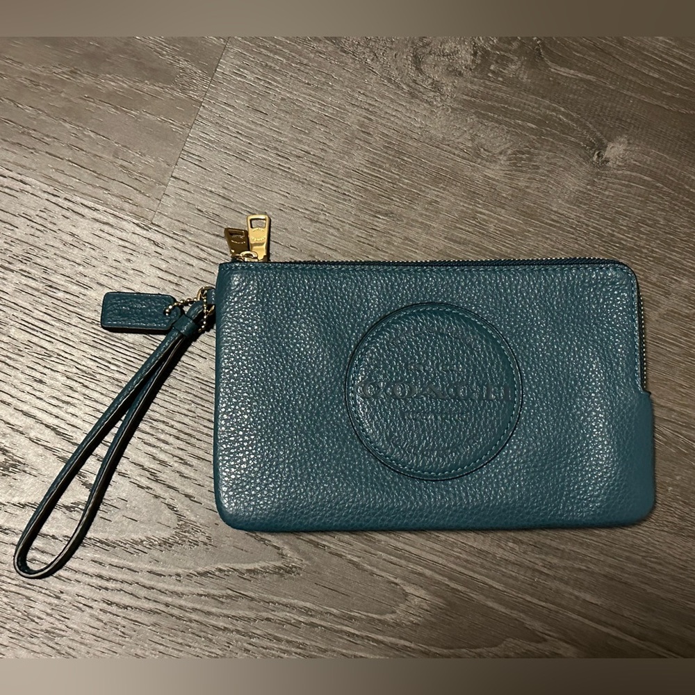 COACH Dempsey Double Zip Wristlet with Patch - Teal
